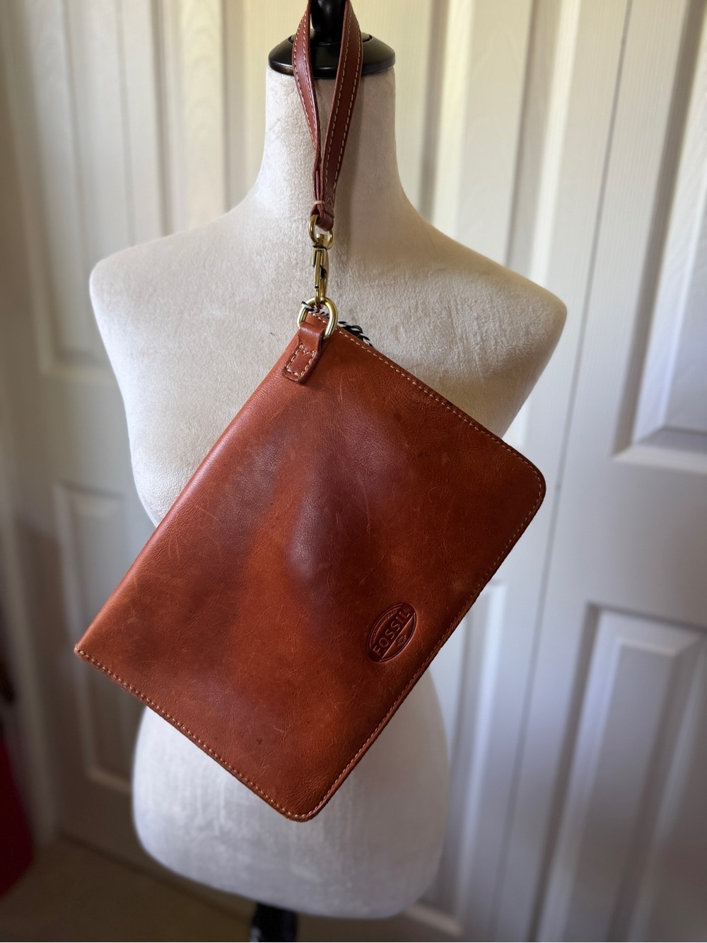 Fossil Brown Leather Wristlet Clutch with Gold Hardware - Picture 2 of 5